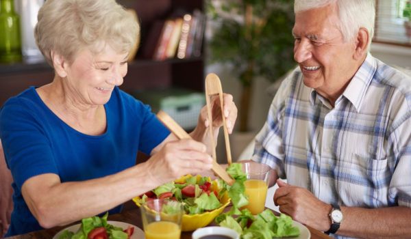 Entenda a relação entre a alimentação à base de vegetais e a longevidade!