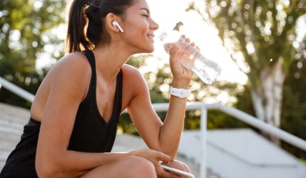 Olha, olha a água mineral: Dicas pra ficar com a hidratação e a saúde legal!